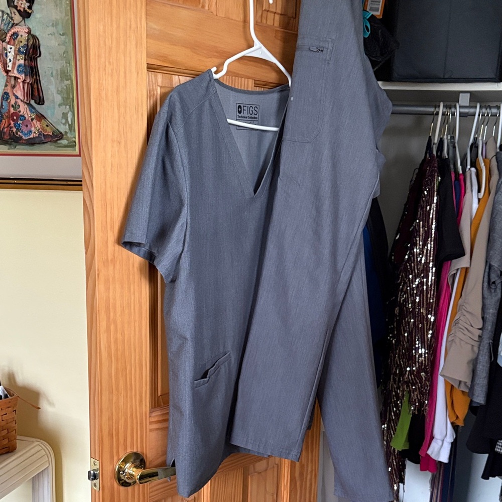 Figs Technical Charcoal V-Neck Scrub Set Xl top/ S-T bottom